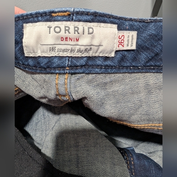 Torrid Denim Dark Wash Wide Leg Jeans in Size 26 S (Short) - Picture 9 of 12